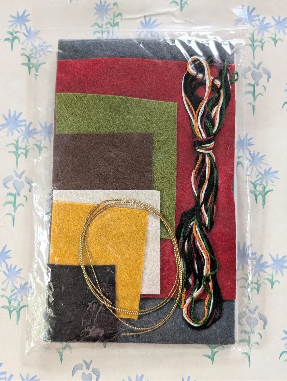 Rachel's of Greenfield Charcoal Mittens Felt Ornament Kit NEW Christmas Wool DIY
